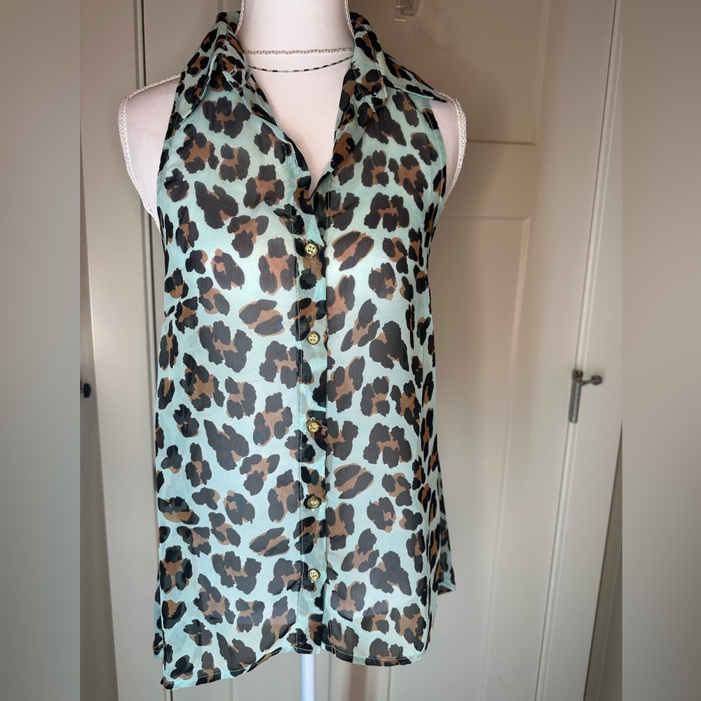 Toska Leopard Print Sleeveless Button-Front Blouse – Women’s Small